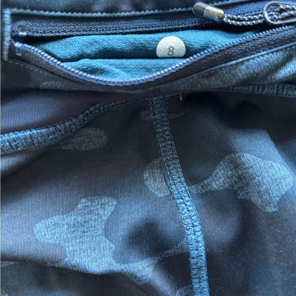 Lululemon Run Inspire Crop II Leggings Size 8 Blue Camo Luxtreme Capri - Picture 6 of 6